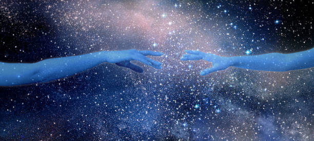 宇宙で手を繋ぐ