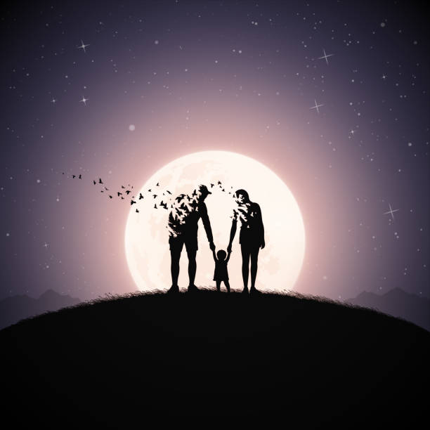 月をバックに手を繋ぐ3人の親子